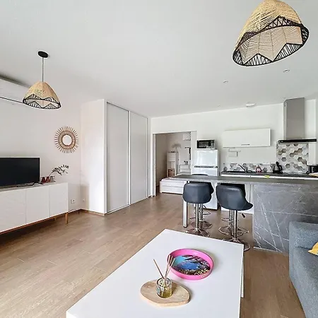 T2 Moderne En Rez-de-villa Calvi (Corsica)