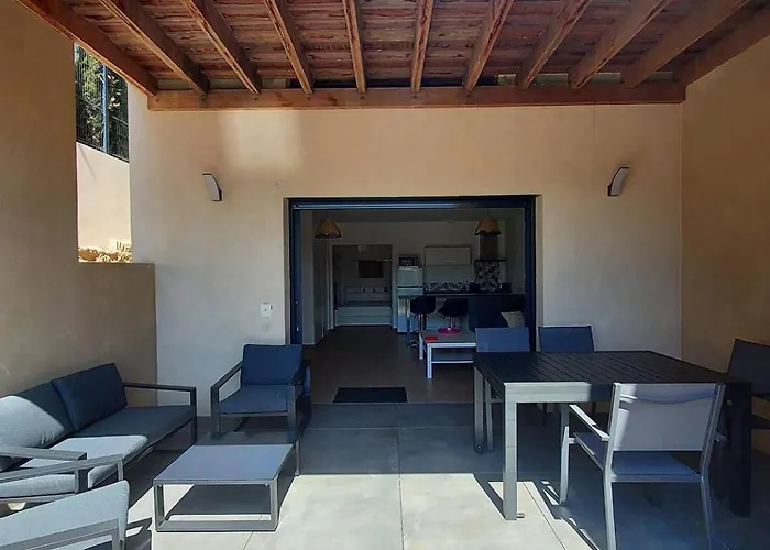 T2 Moderne En Rez-de-villa * Calvi (Corsica)