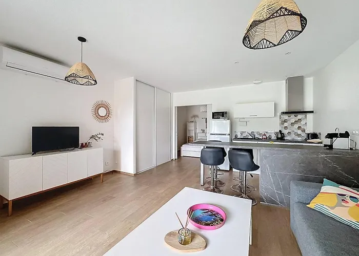 T2 Moderne En Rez-de-villa Calvi (Corsica)